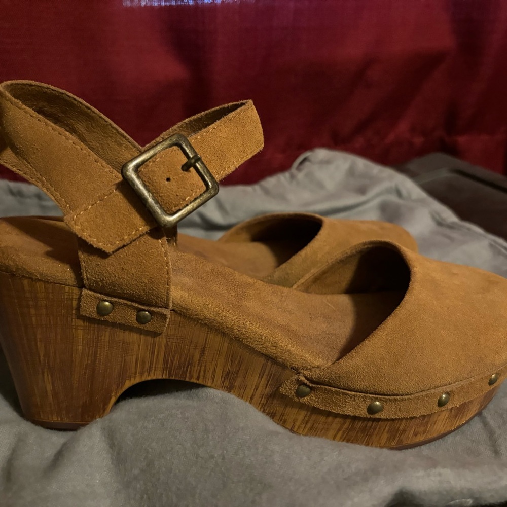 House of Harlow Platform Wedges